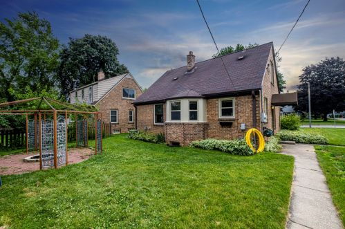 4088 Glenway St, Milwaukee WI 53222-1115 exterior