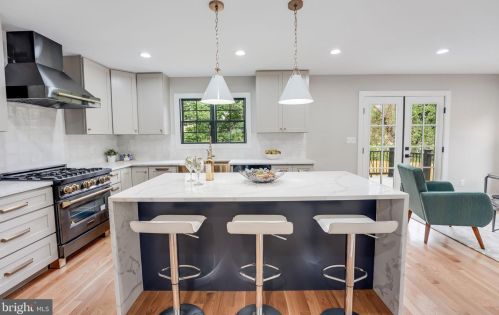 1505 Crestwood Dr, Alexandria VA  22302-2303 exterior