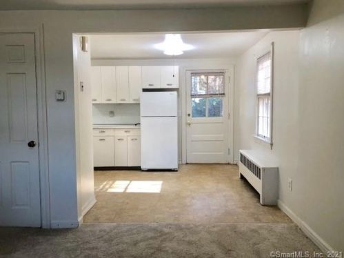 27 Lansdale Ave, Milford CT 06460-5153 exterior