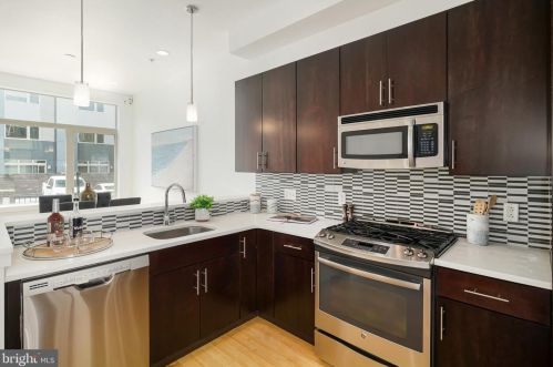 1131 Hope St, Philadelphia, PA 19123-1654