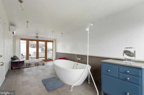 1124 13 St, Philadelphia PA 19147-4534 exterior