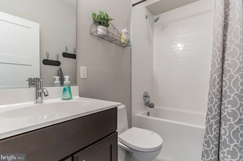 219 Green St, Philadelphia PA 19123-3314 exterior