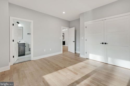 1422 Mayflower Dr, Mc Lean VA 22101-5615 exterior