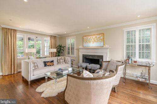 4831 Calvert St, Washington DC  20007-1012 exterior