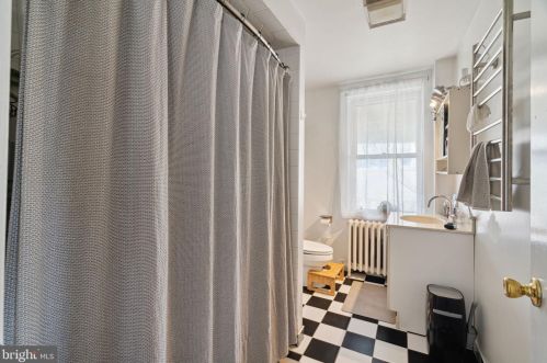 2148 Green St, Philadelphia PA  19130-3111 exterior