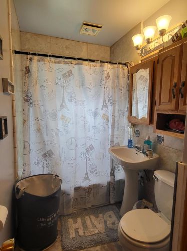 5877 67, Milwaukee WI 53218-1956 exterior