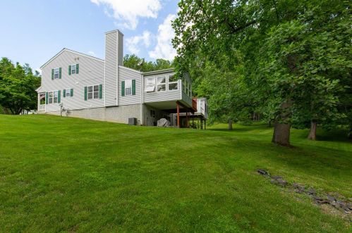 35 Tall Tree Ln, Poughkeepsie NY 12601-7208 exterior