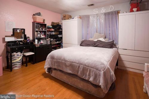 4 Vine St, Berkeley Township NJ 08721-2420 exterior