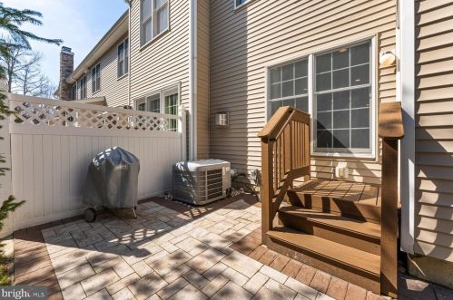 43 Caleb Ln, Princeton NJ 08540-6136 exterior