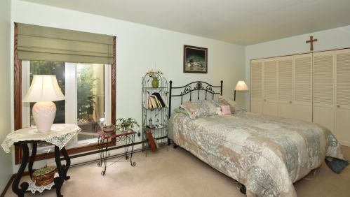 5266 Somerset Ln, Milwaukee WI 53221-3223 exterior