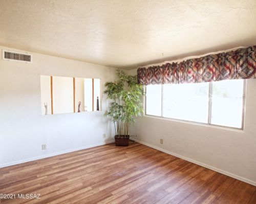 8116 Beverly St, Tucson AZ 85710-5930 exterior