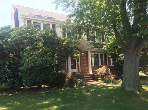 239 Main Rd, Middletown, RI 02842-5212