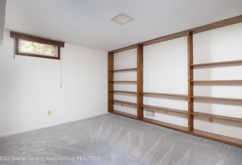 1225 Sandhill Dr, Dewitt MI 48820-9551 exterior