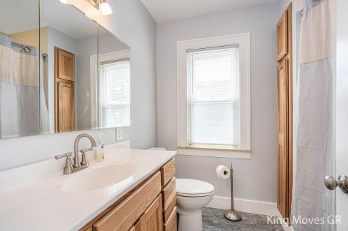 1359 Valley Ave, Grand Rapids MI 49504-2949 exterior