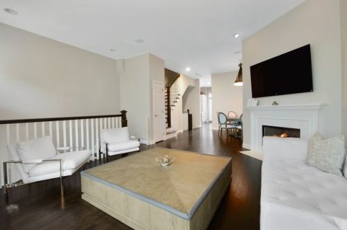 739 Kingsbury St, Chicago, IL 60654-6762