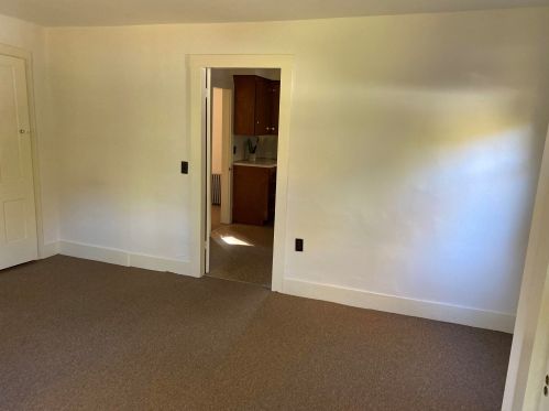 97 4 St, Dover NH 03820-2985 exterior