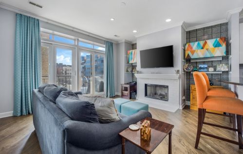 2358 Bloomingdale Ave, Chicago, IL 60647-4657