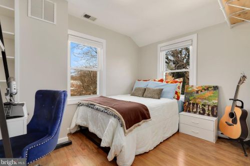 5849 Monticello Rd, Alexandria VA 22303-1301 exterior