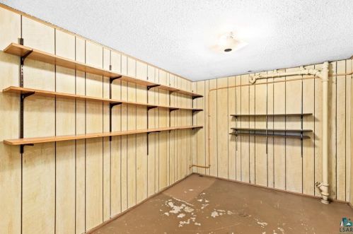 808 Arrowhead Rd, Duluth MN 55811-2207 exterior