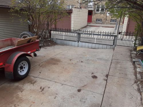 2637 Fratney St, Milwaukee WI 53212-2950 exterior