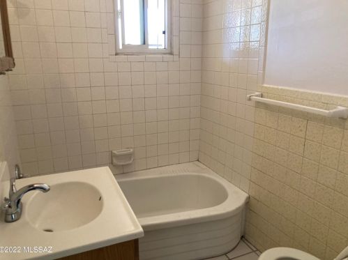 263 Alturas St, Tucson AZ 85705-4402 exterior