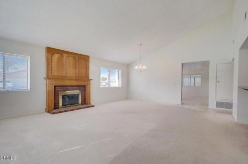 1041 Kumquat Pl, Oxnard CA 93036-1533 exterior