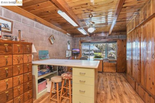 2884 Ln Dr, Concord CA 94518-2106 exterior