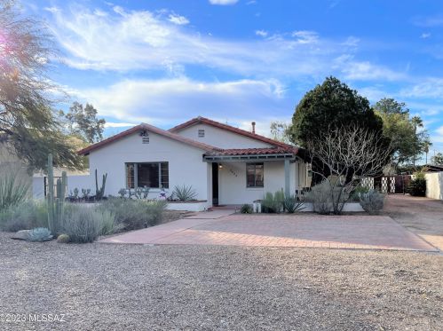 2022 Helen St, Tucson AZ  85719-4702 exterior