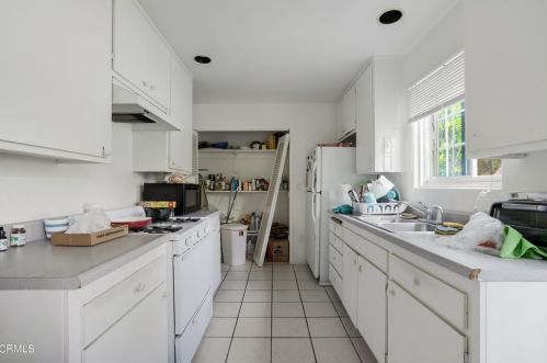 5325 Driftwood St, Oxnard CA 93035-1030 exterior