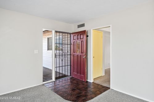 8542 Desert Steppes Dr, Tucson AZ  85710-4210 exterior