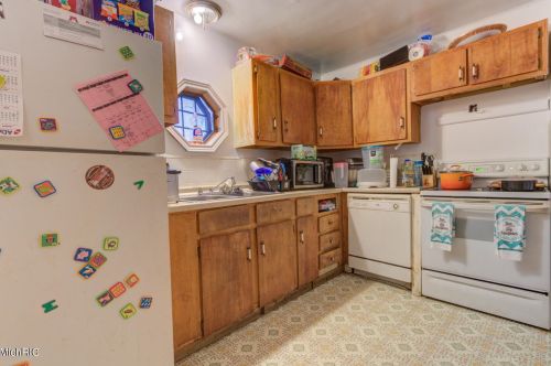 528 Creston St, Meskegon MI 49442-2262 exterior