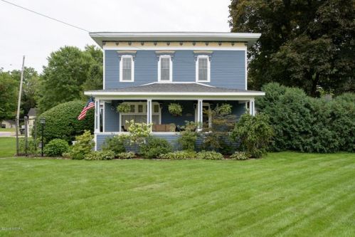 405 Bridge St, Plainwell, MI 49080-1552