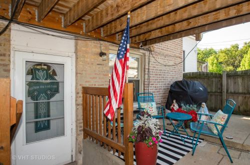 2710 Fairfield Ave, Chicago IL 60647-1863 exterior