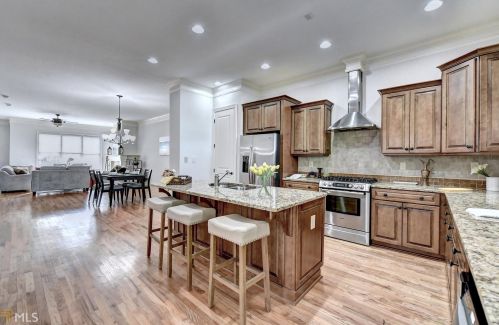 6033 City Walk Ln, Atlanta GA 30328 exterior