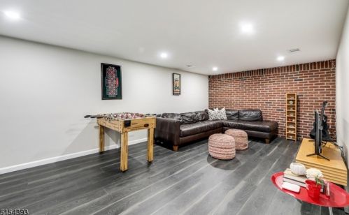 14 Lewis Dr, Maplewood NJ 07040-1005 exterior