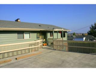 649 Emerson St, Seattle WA  98119-1526 exterior