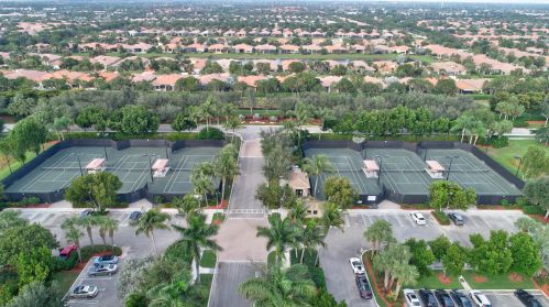 7096 Corning Cir, Boynton Beach FL 33437-3986 exterior