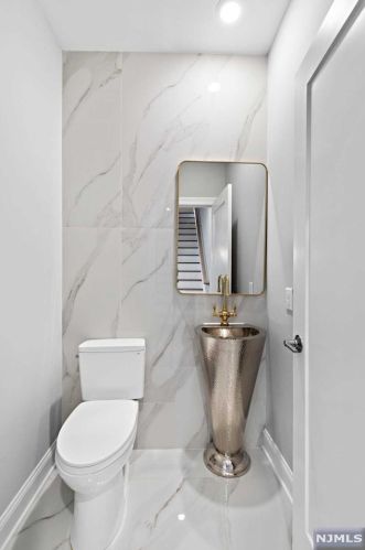 57 Lincoln Ave, Cliffside Park NJ 07010-1820 exterior