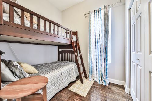 2335 Moffat St, Chicago IL 60647-4312 exterior