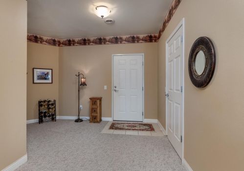 58 Cherokee Cir, Madison, WI 53704-8499