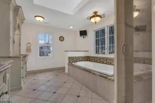 7 Chilton Rd, Chester NJ  07930-3107 exterior