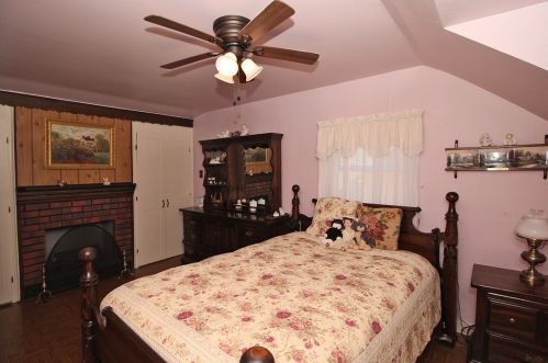 1238 Arrowood Dr, Pittsburgh PA 15243-1804 exterior