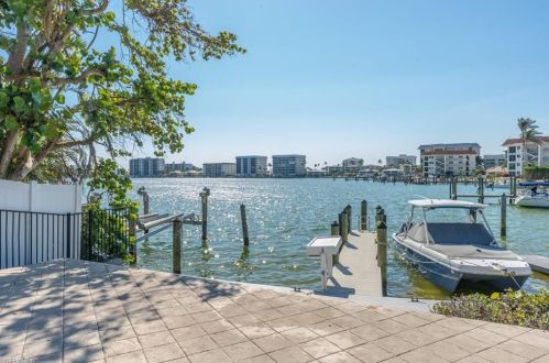 2870 Leeward Ln, Naples FL 34103-4038 exterior