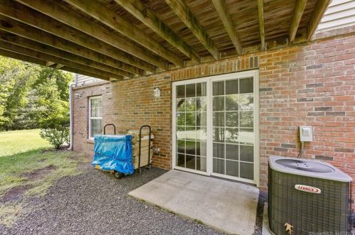 33 Last Leaf Cir, Windsor CT  06095-4733 exterior