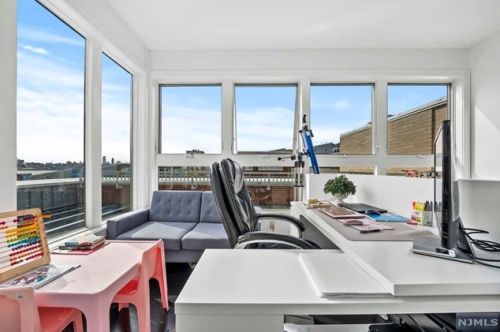 9 Vela Way, Edgewater NJ 07020-1564 exterior