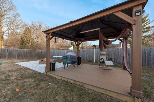 31 Ravenwood St, Springfield MA 01119-2202 exterior