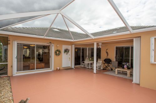 1256 Sun Terrace Cir, Fort Pierce FL  34986-2425 exterior