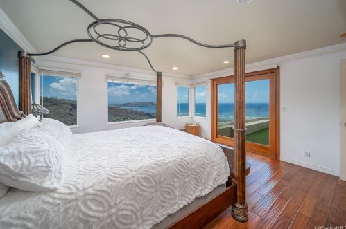 5201 Kuaiwi Pl, Honolulu HI 96821-1560 exterior