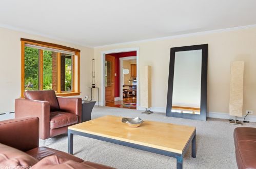 6553 Hiawatha Ave, Chicago IL 60646-4219 exterior