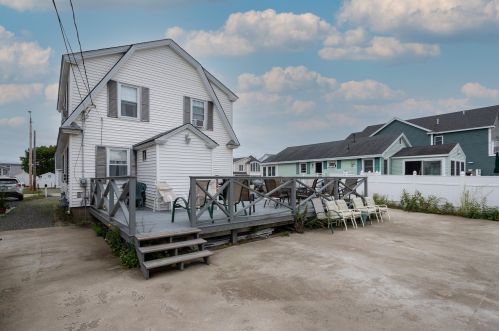 97 Concord St, Seabrook NH 03874-4705 exterior